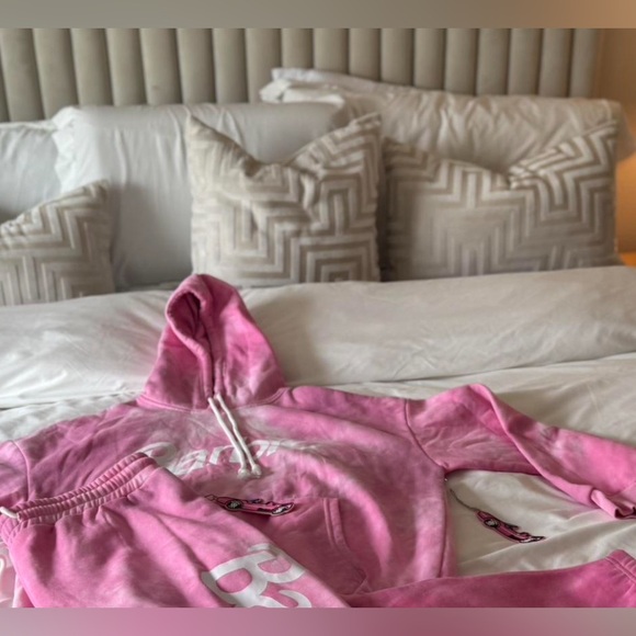 NWT Barbie X Forever 21 Graphic Hoodie - Size 1X (Sold out Collab) - Picture 5 of 7